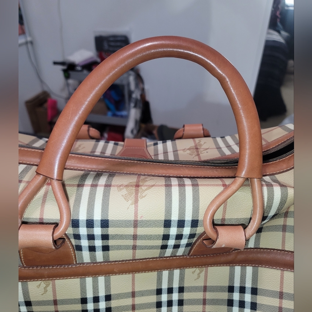 Burberry Cream and Brown Travel Bag with Iconic Design - Picture 11 of 16